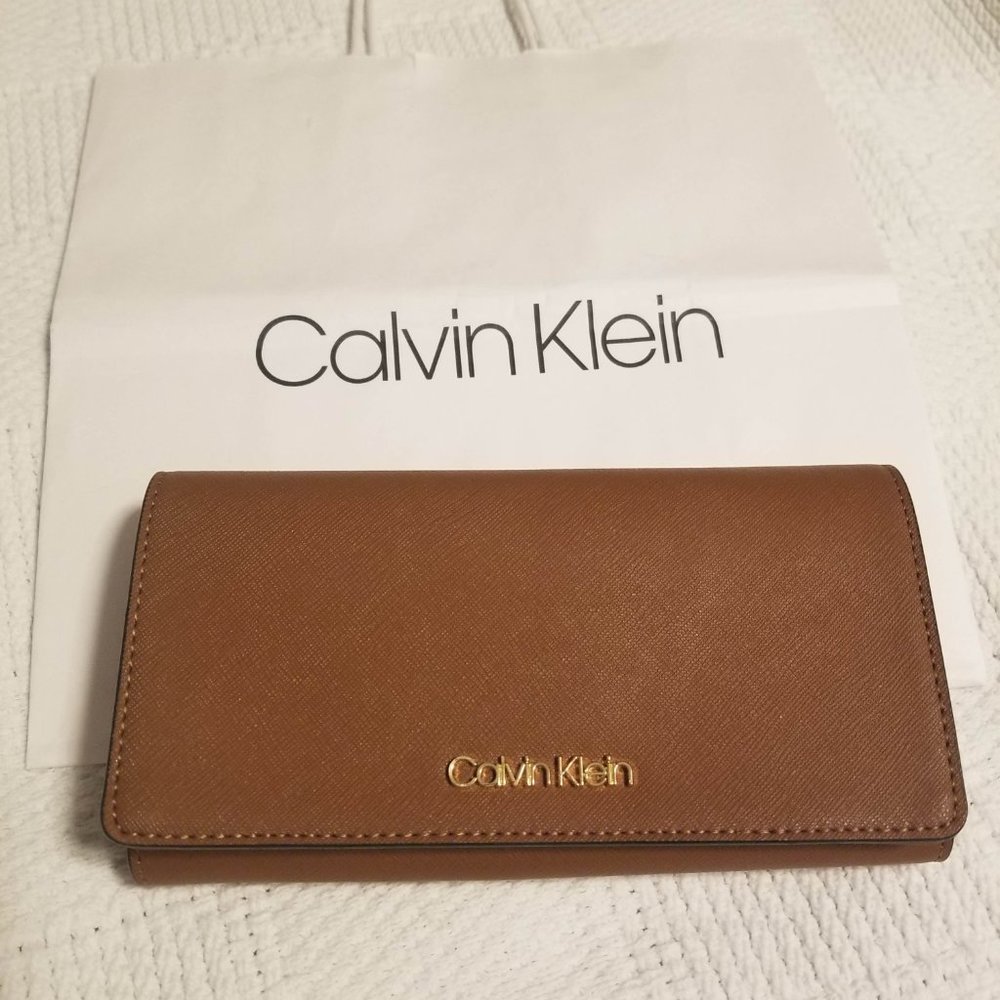 CALVIN KLEIN LEATHER TRIFOLD WALLET NWt!!!!